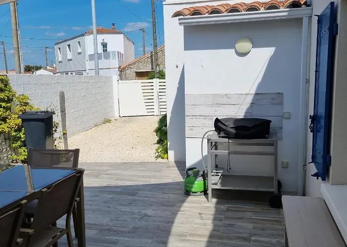 Semesterbostad Maison Typique Vendeenne La Tranche-sur-Mer